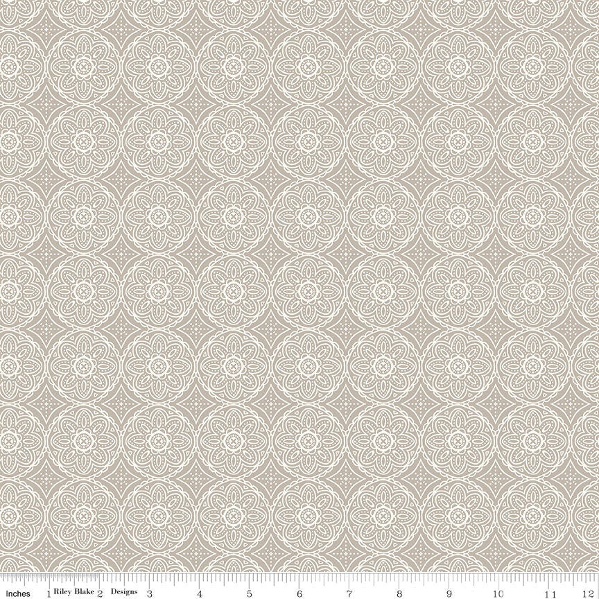Gingham Cottage Medallion Gray