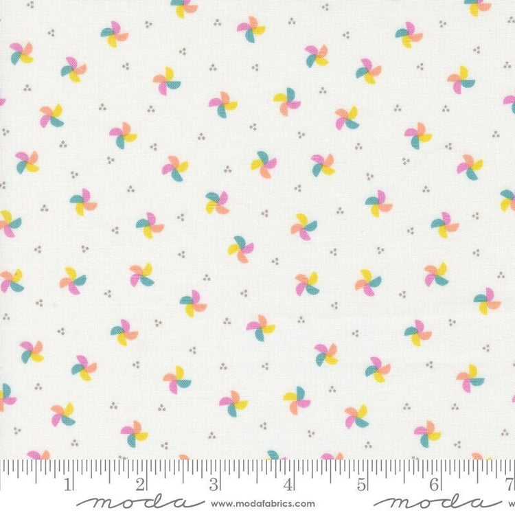 Laguna Sunrise Pinwheels Blenders Off White by Sherri & Chelsi for Moda Fabrics - 37684 11